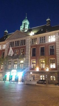 <a href='/begrippen/115-beurs'>Beurs</a> amsterdam analist