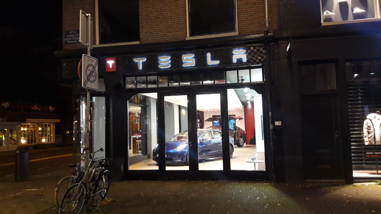 Tesla pc hooft nederland
