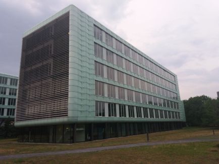 Asml eindhoven high tech campus analist